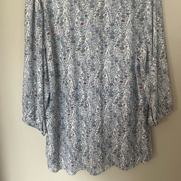 Rose and Olive EUC Flowered Blouse - Picture 3 of 4